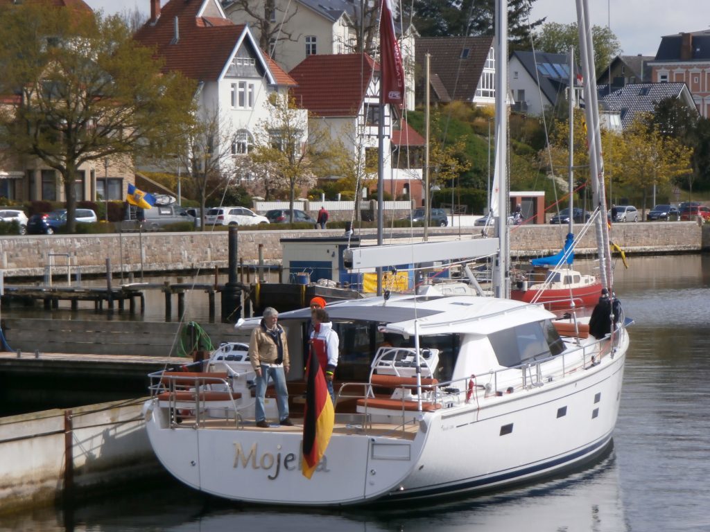 Sailing yacht Mojeka, luxury crewed charter