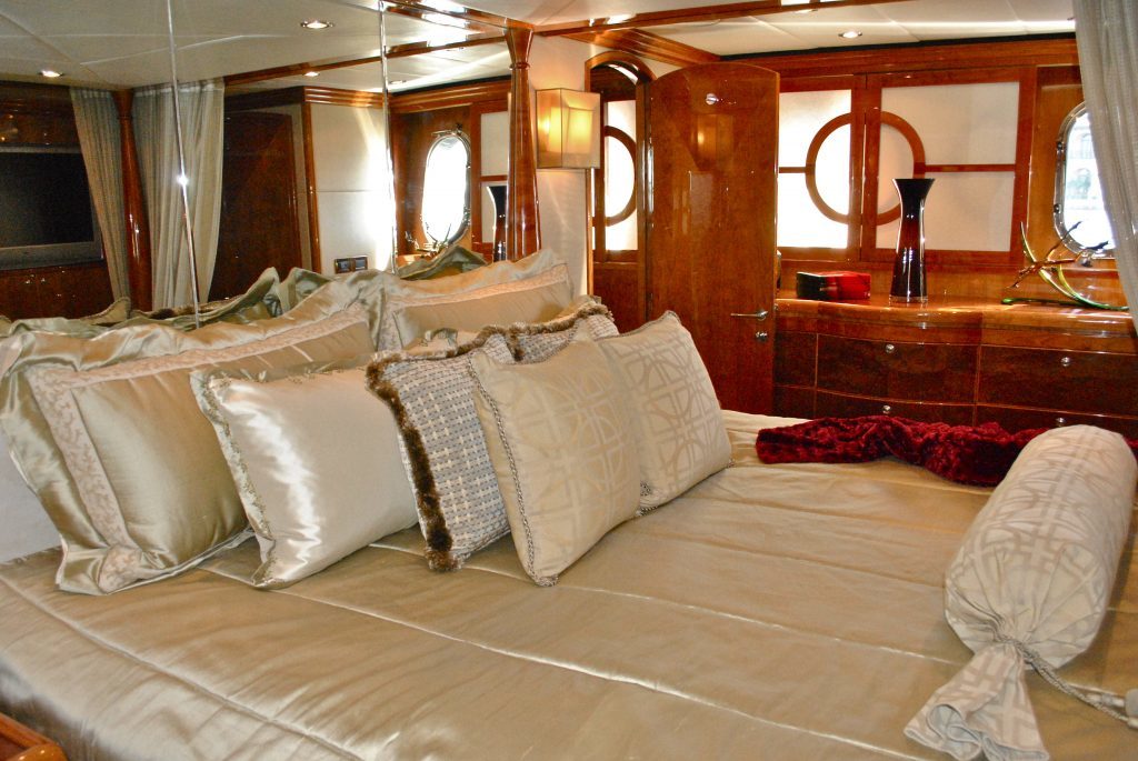 Crewed Charter Yacht Tigers Eye Master Suite