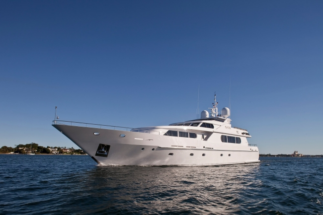 Crewed Charter Yacht MiMu Profile