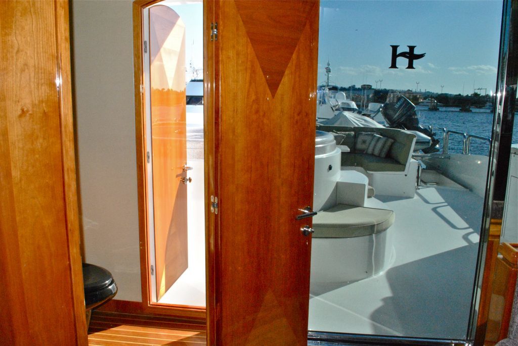 Crewed Luxury Charter Yacht Tigers Eye Head