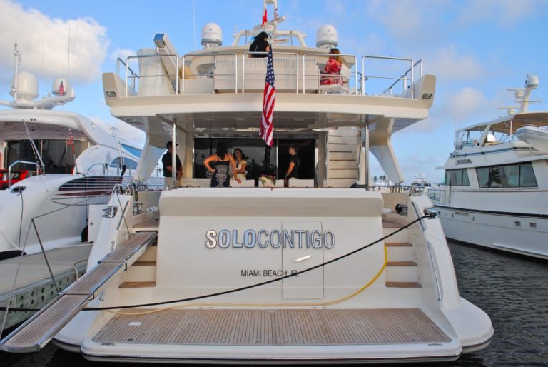 Luxury Charter Yacht Solo Contigo Aft
