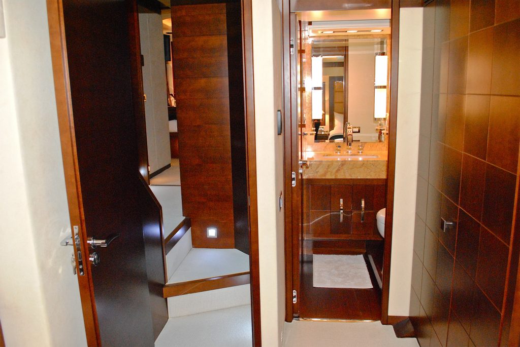 Luxury Charter Yacht Solo Contigo Guest Bath