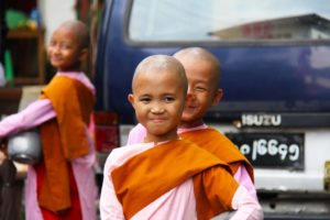 Thailand, Mayanmar buddhist girls