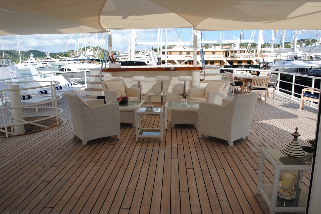 Seawolf, Luxury Crewed, Charter yacht, aft deck dining