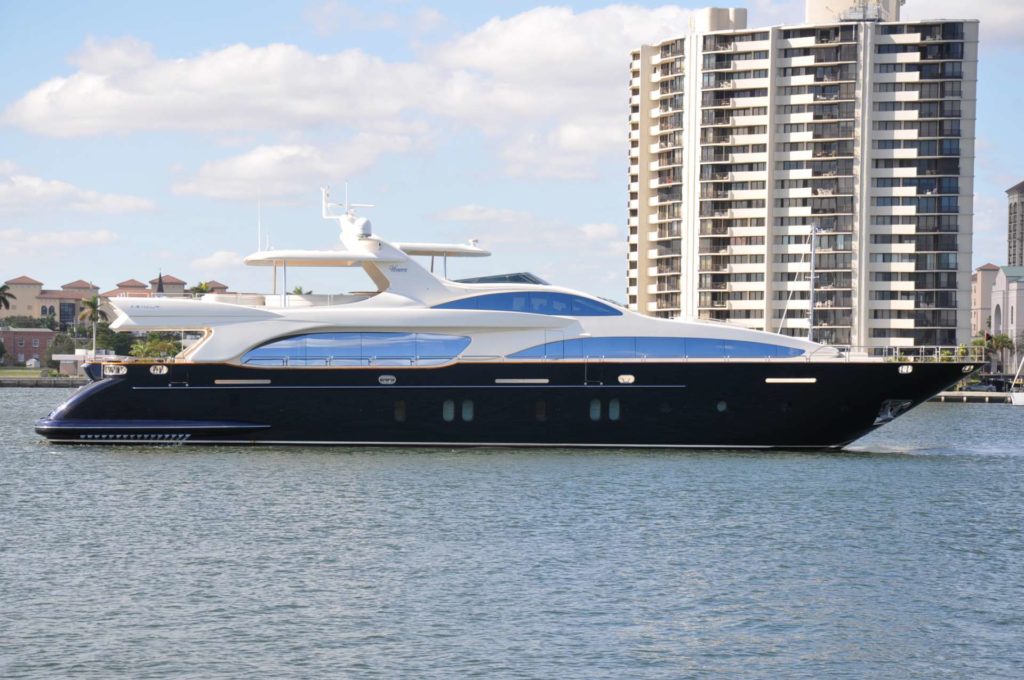 who owns vivere yacht